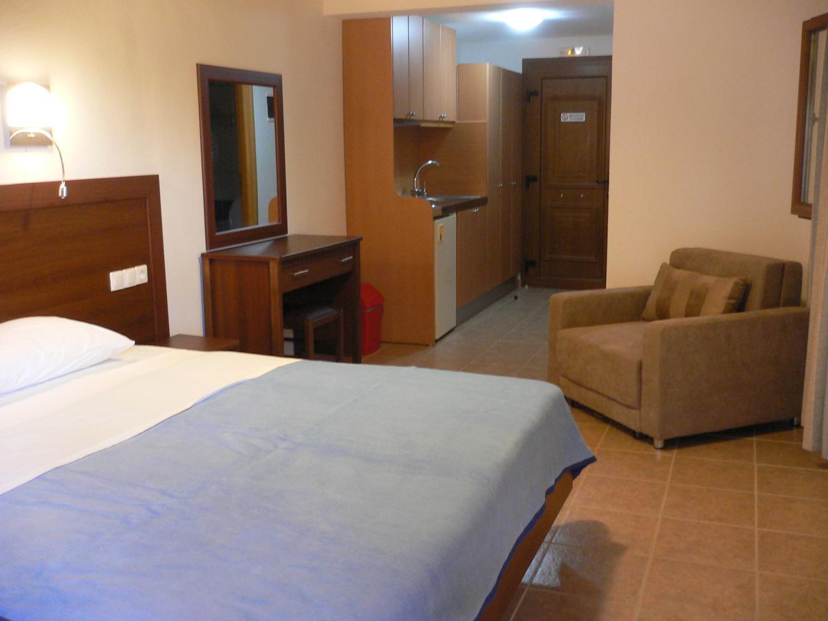 Megalos Mourtias Apartment Alonnisos Town Bagian luar foto