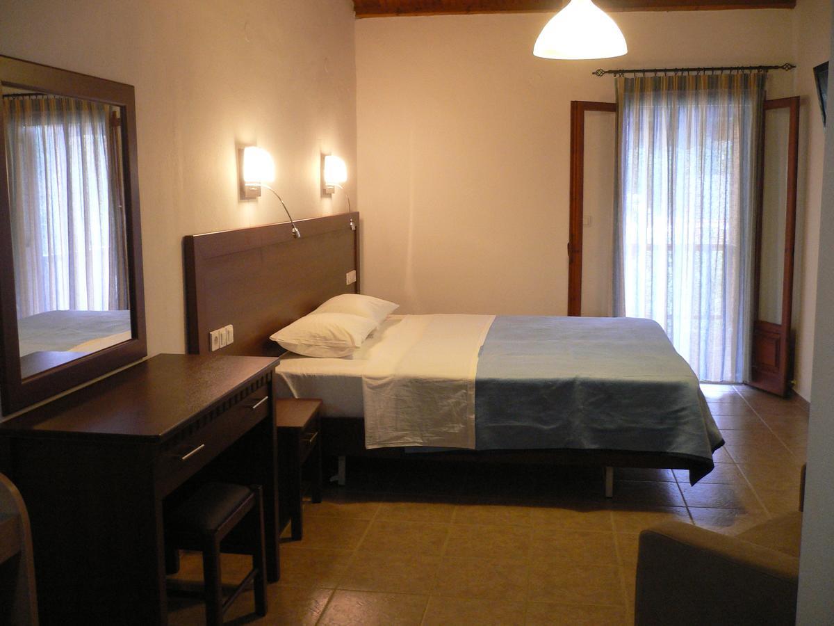 Megalos Mourtias Apartment Alonnisos Town Bagian luar foto